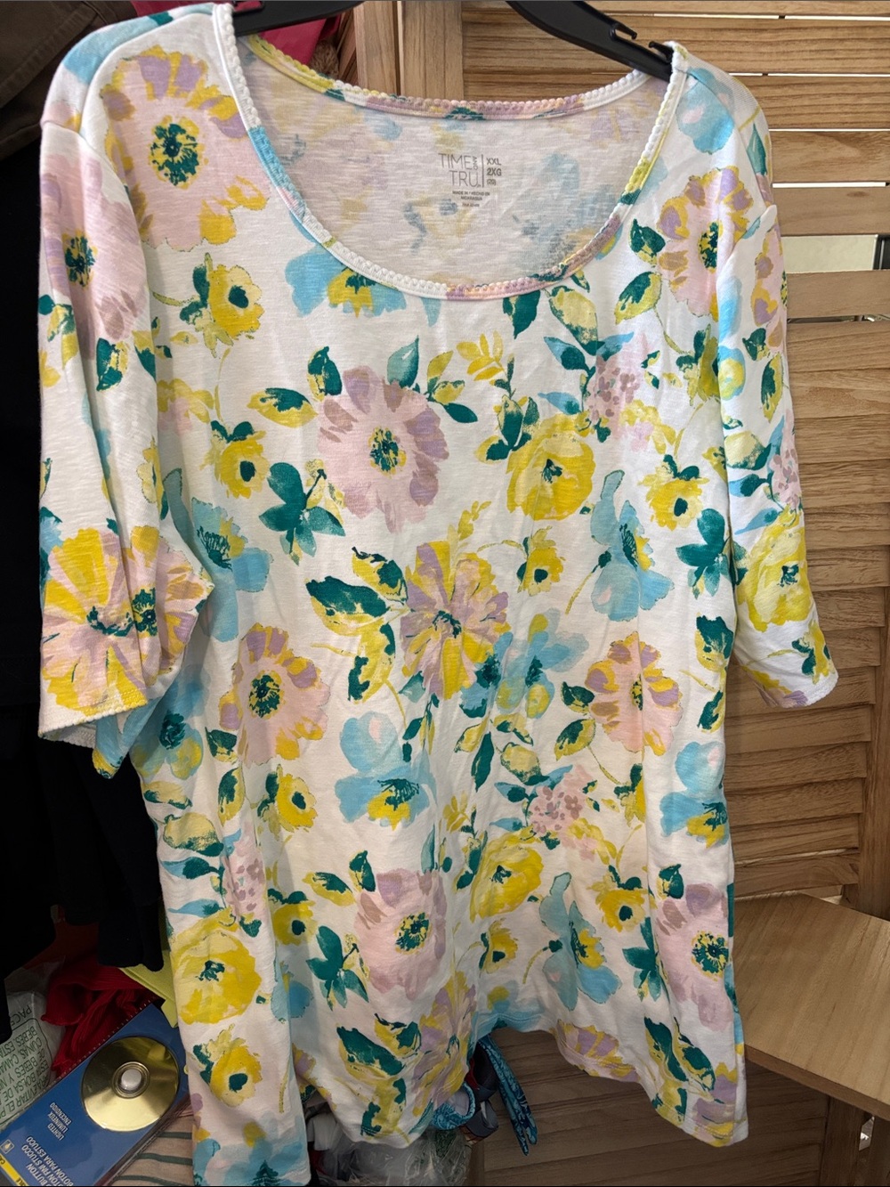 Time and Tru Floral Scoop Neck Top - XXL